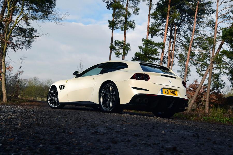  Ferrari GTC4Lusso T 2017 года  (UK) (фото 18 из 18)
